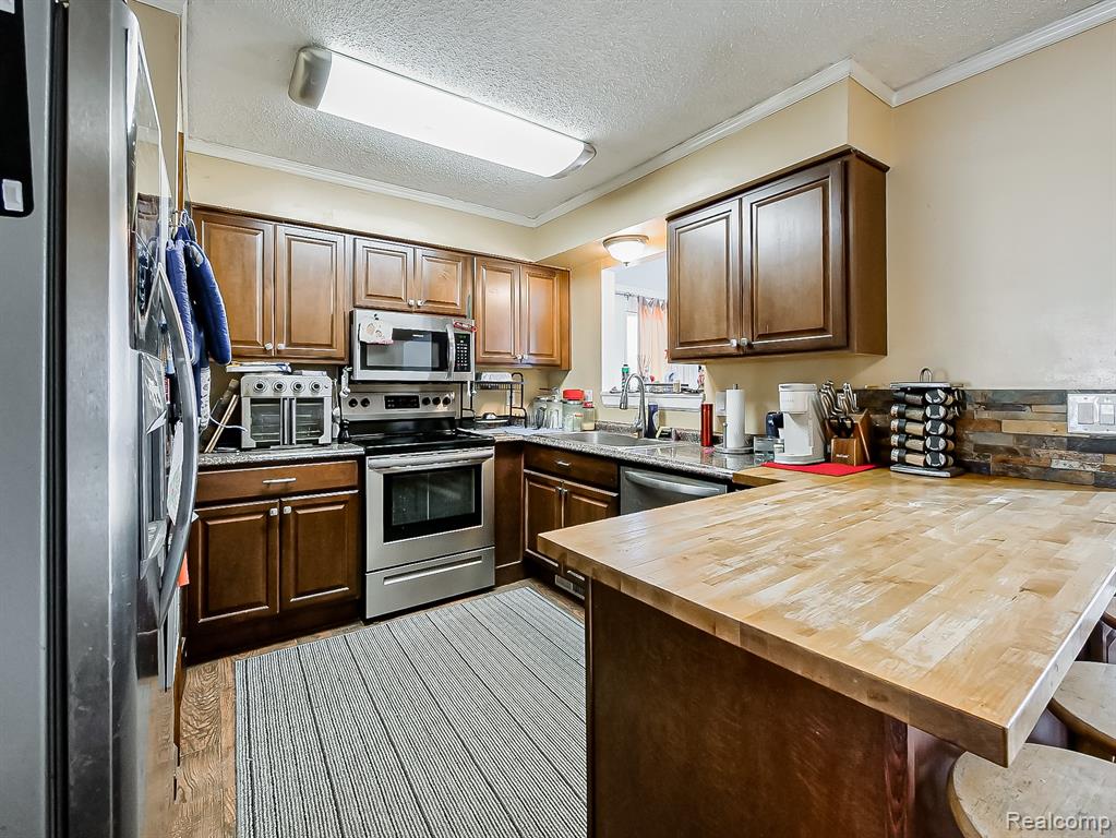 819 Woodingham Avenue, Waterford, MI 48328 — Photo 6