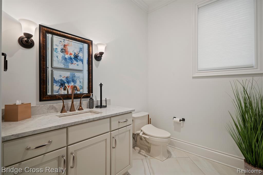 5820 LAKEVIEW Avenue, Orchard Lake Village, MI 48323 — Photo 35