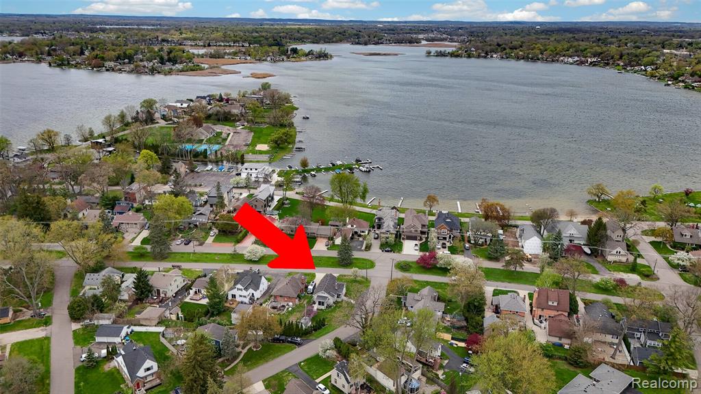 1430 Benvenue Street, Sylvan Lake, MI 48320 — Photo 3