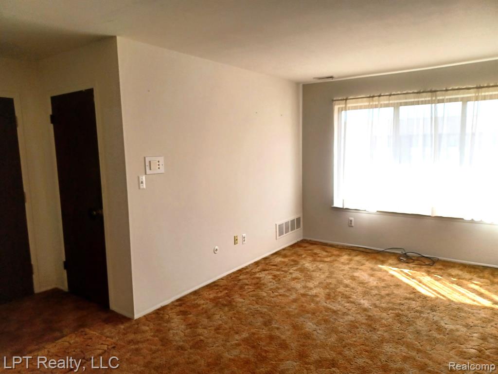 4973 E 10 Mile Road, 8, Warren, MI 48091 — Photo 10