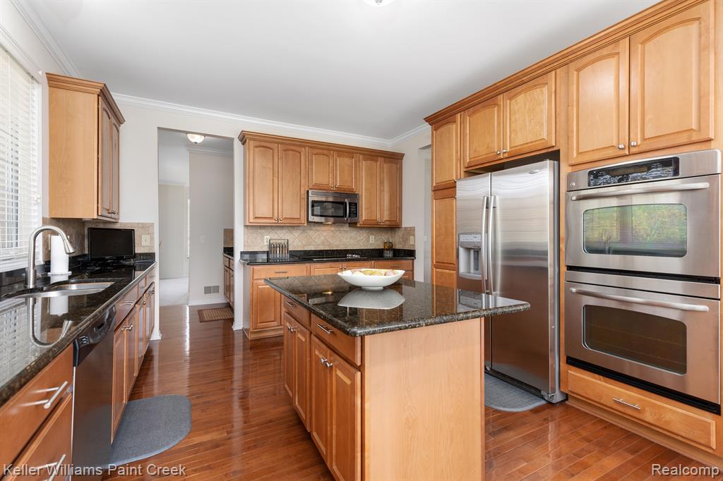 5504 Eagleview Court, Clarkston, MI 48348 — Photo 10