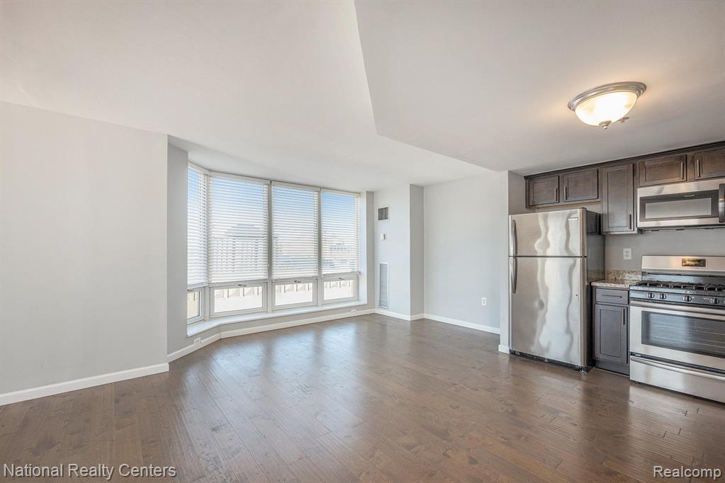 250 E HARBORTOWN Drive, 303, Detroit, MI 48207 — Photo 3