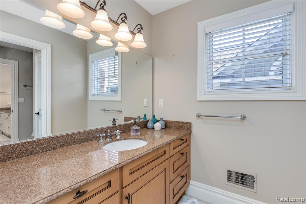 682 WALLACE Street, Birmingham, MI 48009 — Photo 39