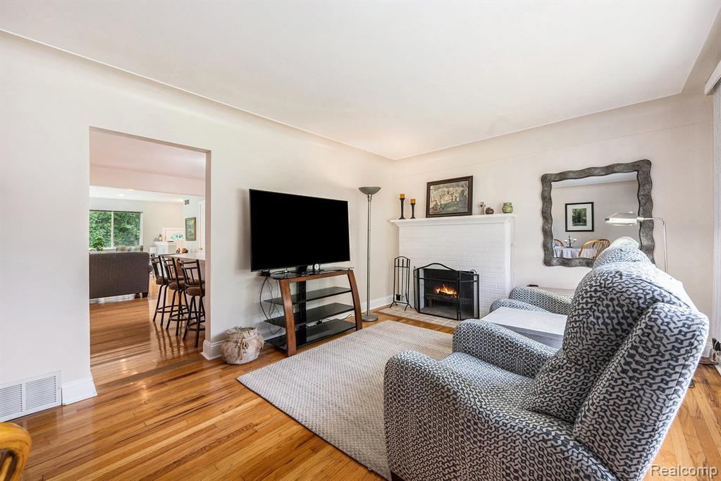 716 Gertrude Road, Waterford, MI 48328 — Photo 5