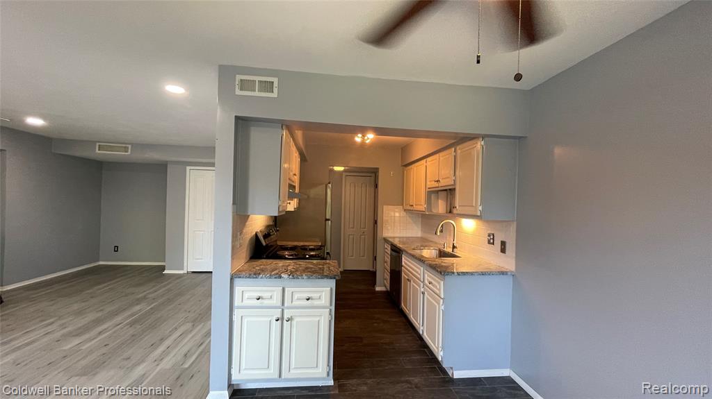 530 Riviera Drive, Saint Clair Shores, MI 48080 — Photo 3