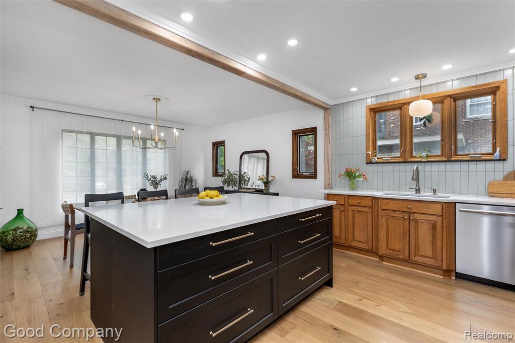 641 W WOODLAND Street, Ferndale, MI 48220 — Photo 17