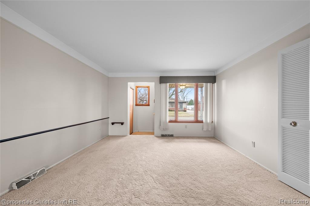 7479 Carrousel Boulevard, Westland, MI — Photo 10