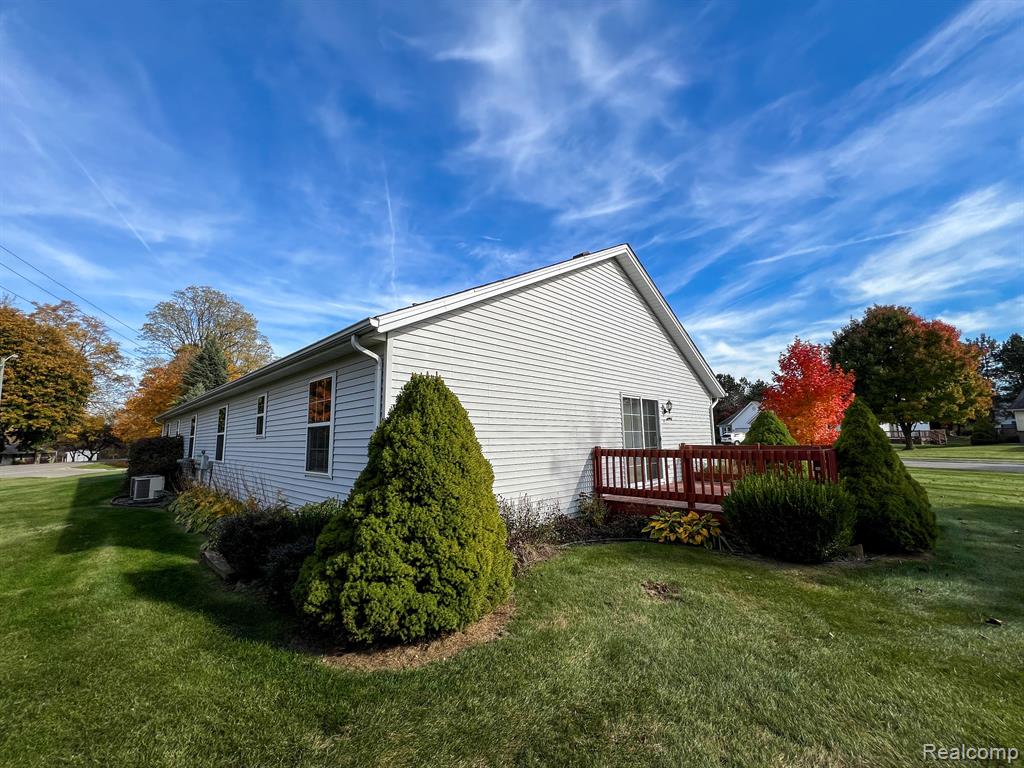 7835 E RIDGE Drive, Almont, MI 48003 — Photo 5