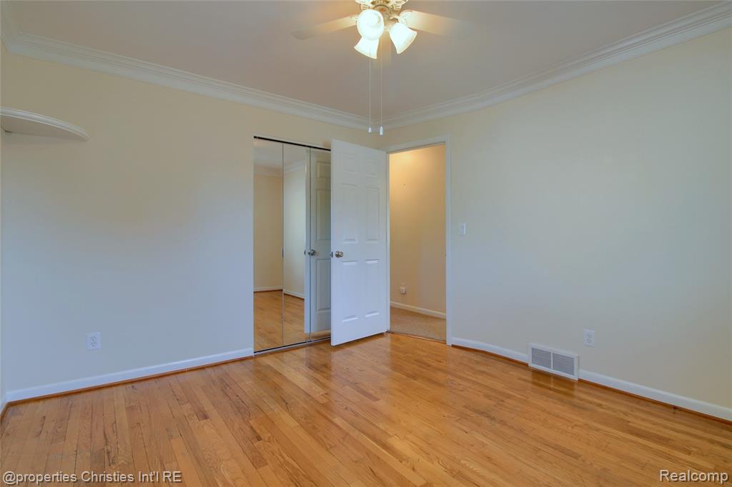 565 Center Ridge, South Lyon, MI 48178 — Photo 16