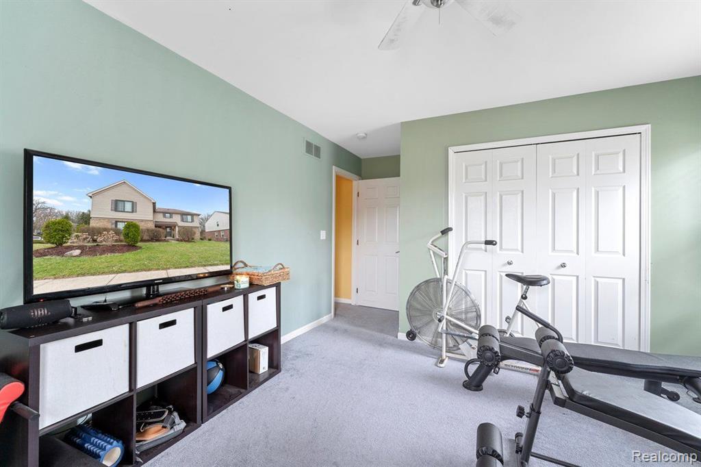 13517 MILTON Drive, Belleville, MI 48111 — Photo 33