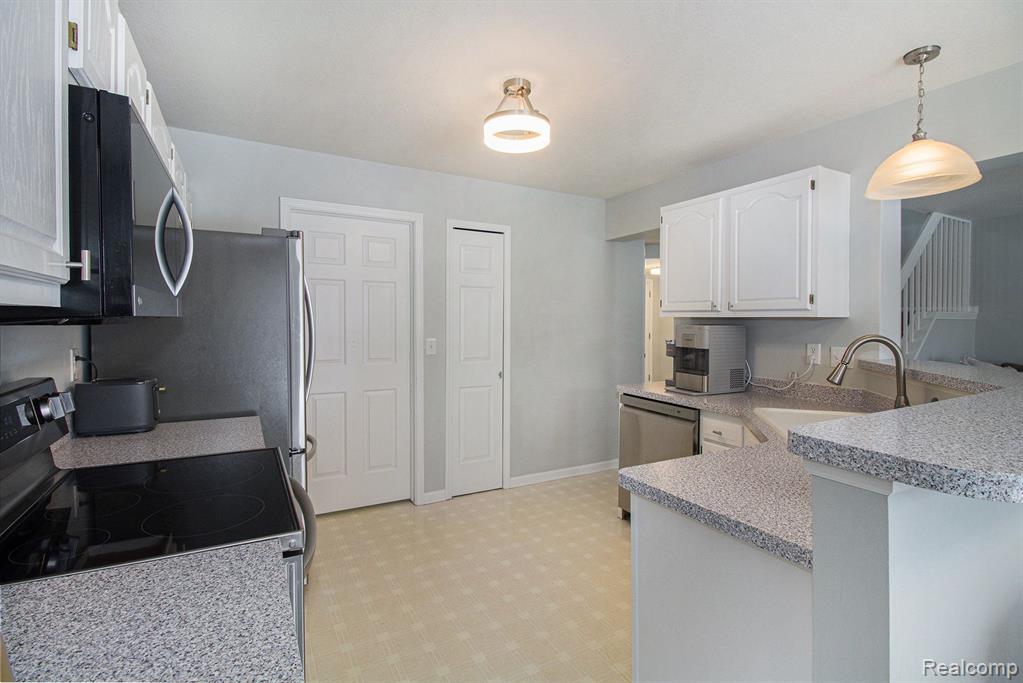 4604 WILLOW VIEW Court, 22, Howell, MI 48843 — Photo 12