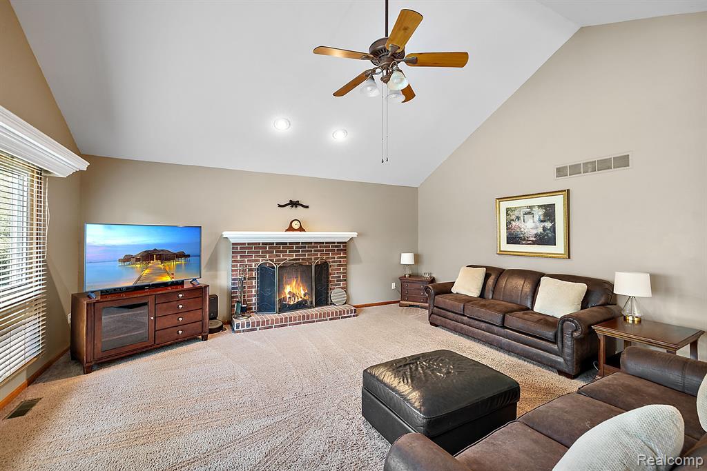 10161 LONGFORD Drive, South Lyon, MI 48178 — Photo 48