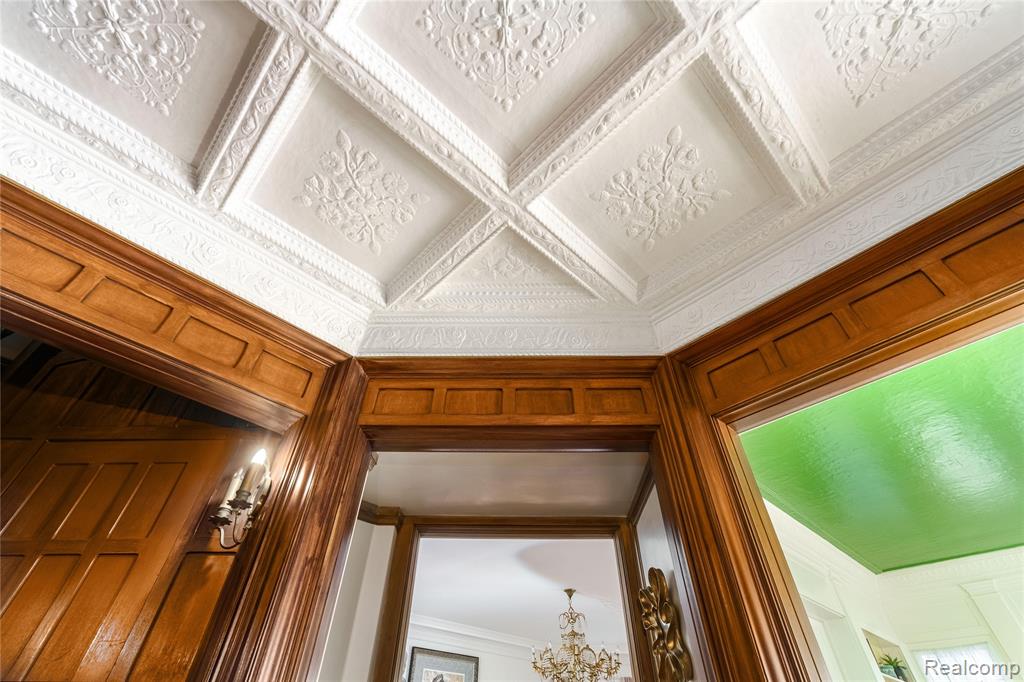 1735 LINCOLNSHIRE Drive, Detroit, MI, 48203