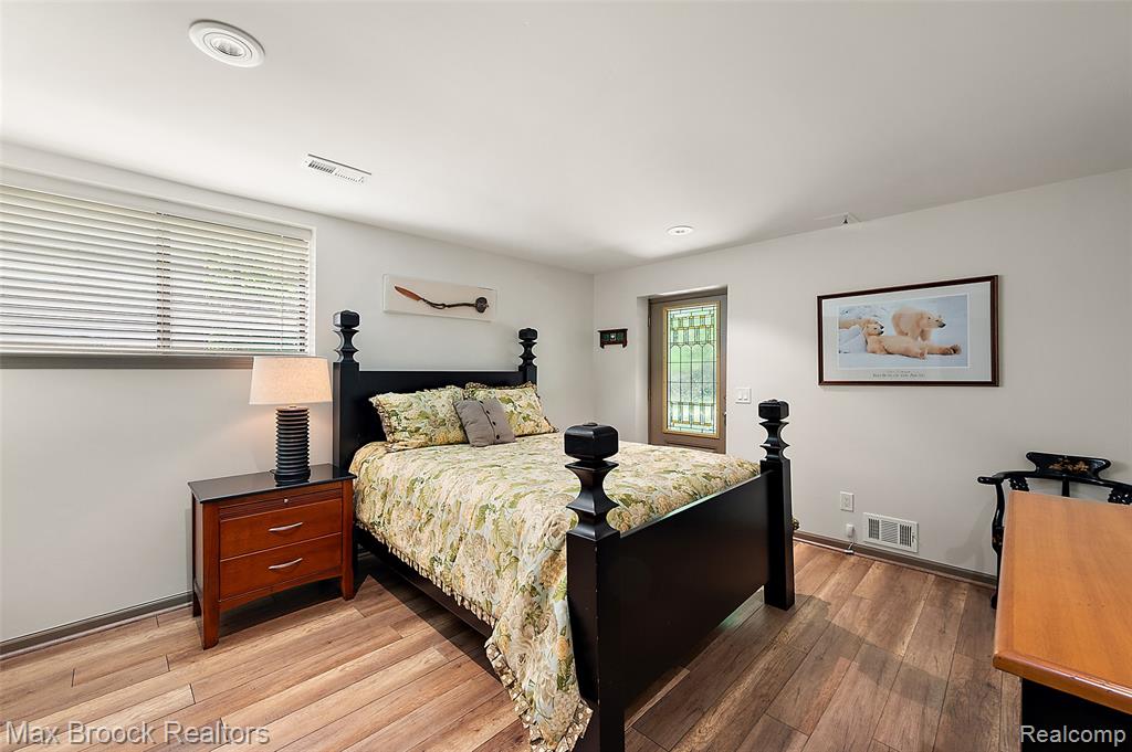 4872 Cliffside Drive, West Bloomfield, MI 48323 — Photo 30