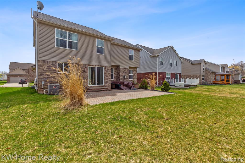 28642 OAKMONTE Circle W, New Hudson, MI 48165 — Photo 6