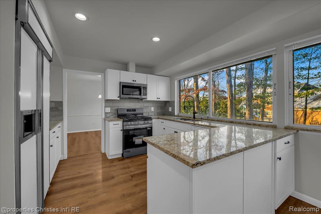 4970 Hardwoods Drive, West Bloomfield, MI 48323 — Photo 13