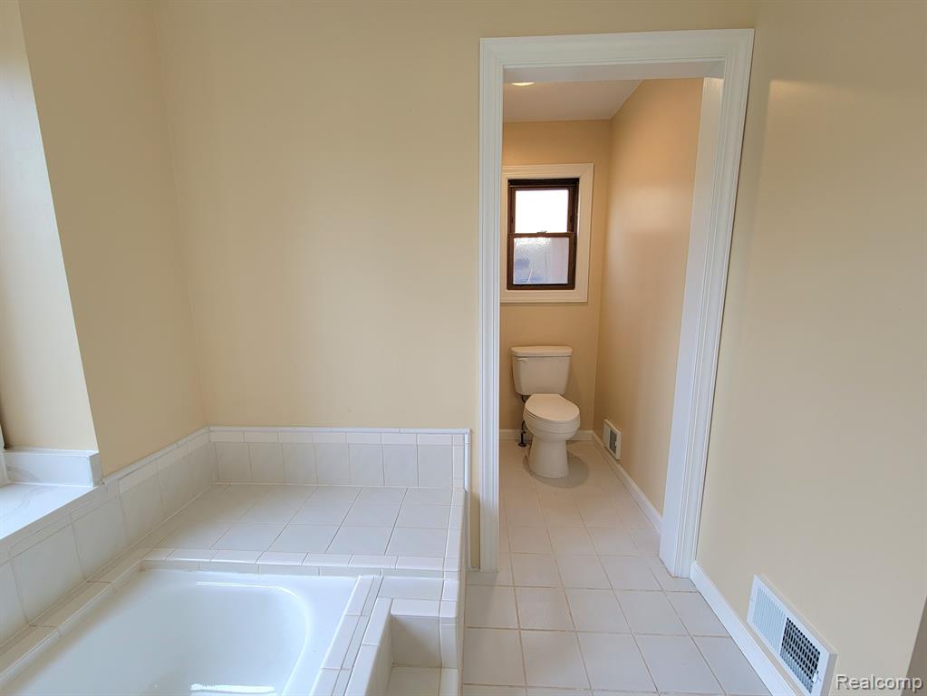 4640 SINGH Drive, Sterling Heights, MI 48310 — Photo 19