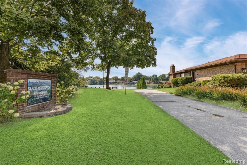 6874 Little Creek Drive, Troy, MI 48085 — Photo 4