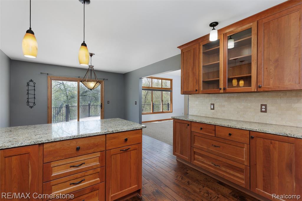 501 Alexander Drive, Commerce Twp, MI 48390 — Photo 11