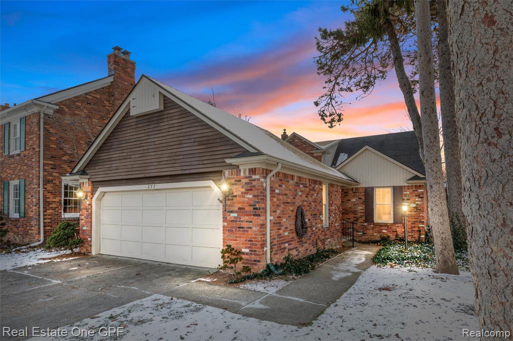 277 Kenwood Court, Grosse Pointe Farms, MI 48236 — front exterior