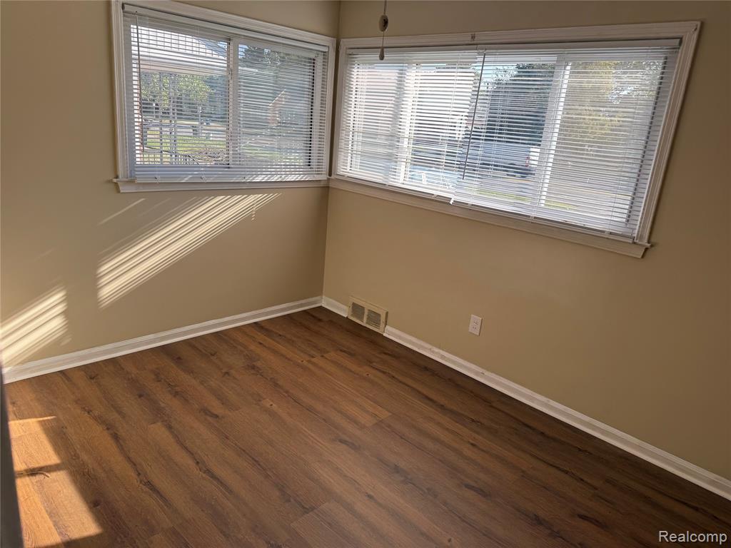 9557 W Inkster Road W, Livonia, MI 48150 — Photo 10