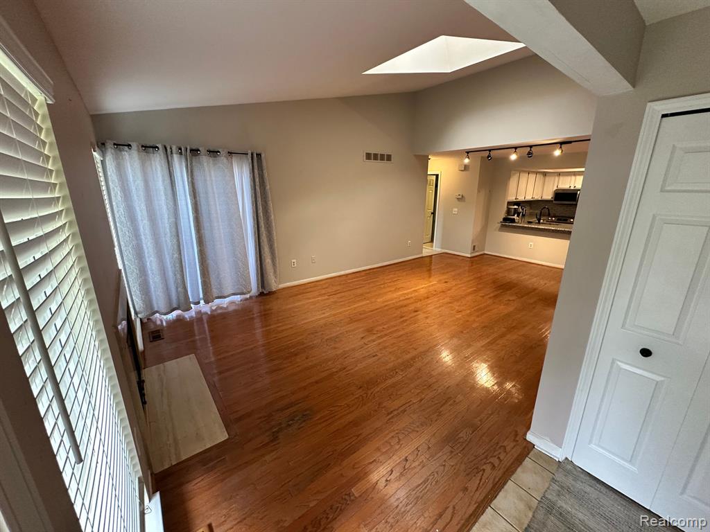 6633 Bellows Court, West Bloomfield, MI — Photo 10
