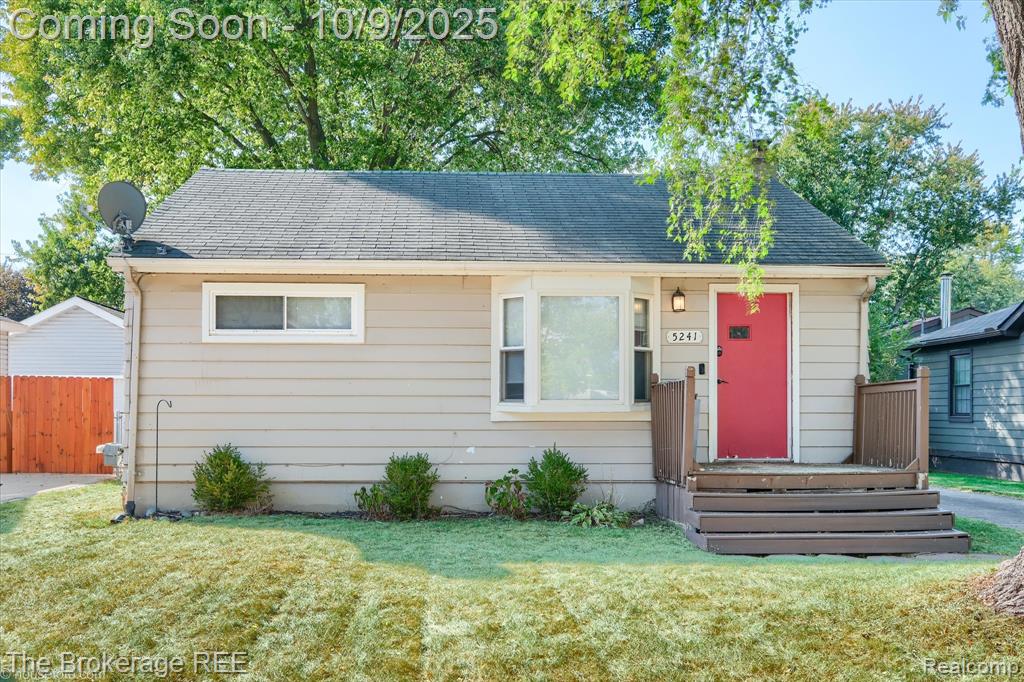 5241 Drayton Road, Clarkston, MI — front exterior