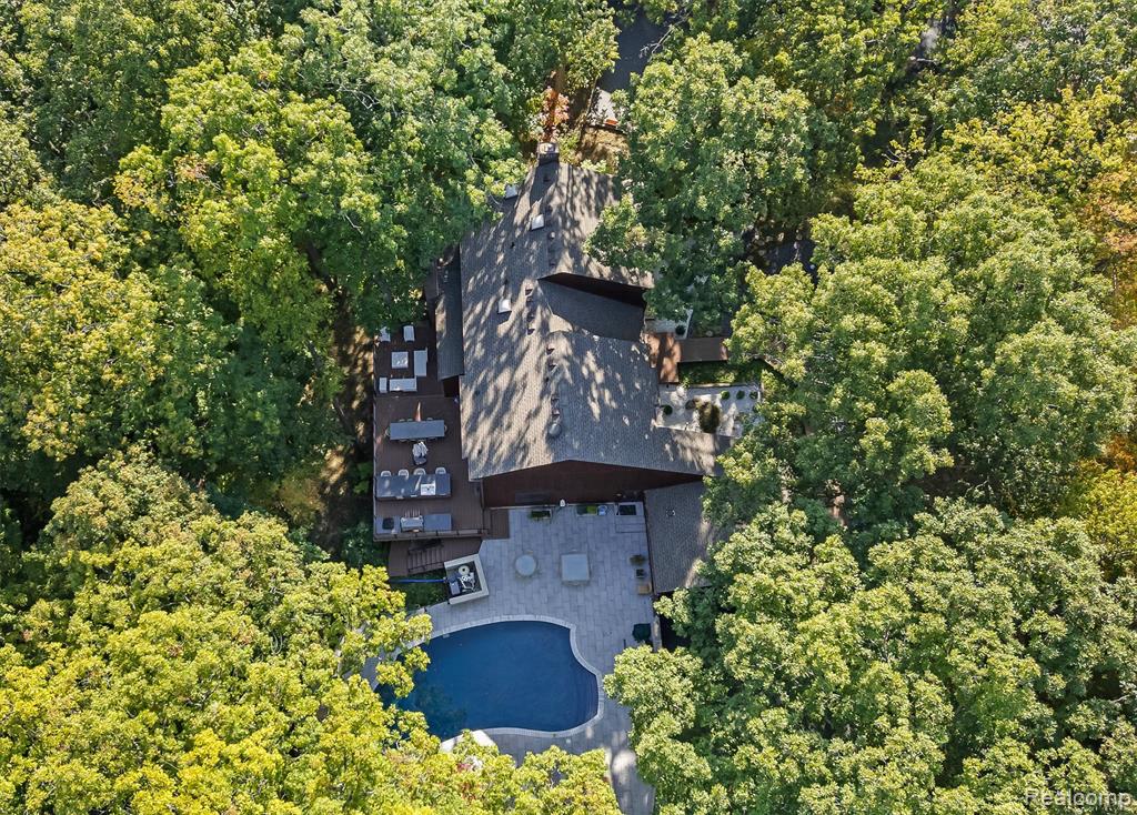 7371 Lindenmere Drive, Bloomfield Hills, MI 48301 — Photo 46