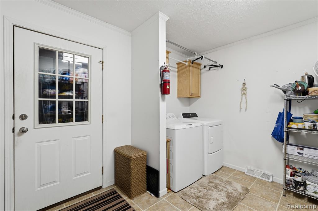 11186 Chestnut Hill Court, South Lyon, MI 48178 — Photo 19
