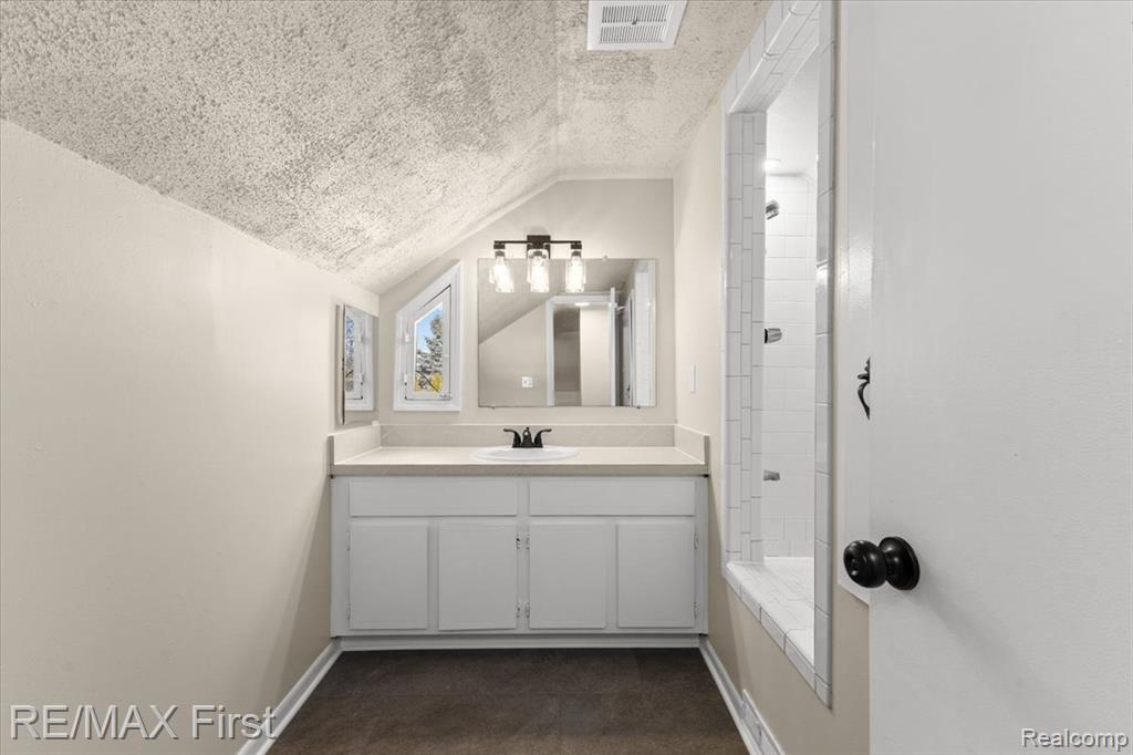 561 Andresen Court, Hazel Park, MI 48030 — Photo 21
