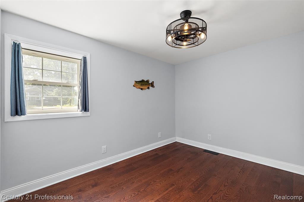 2679 Lakeview Drive, Ortonville, MI 48462 — Photo 45