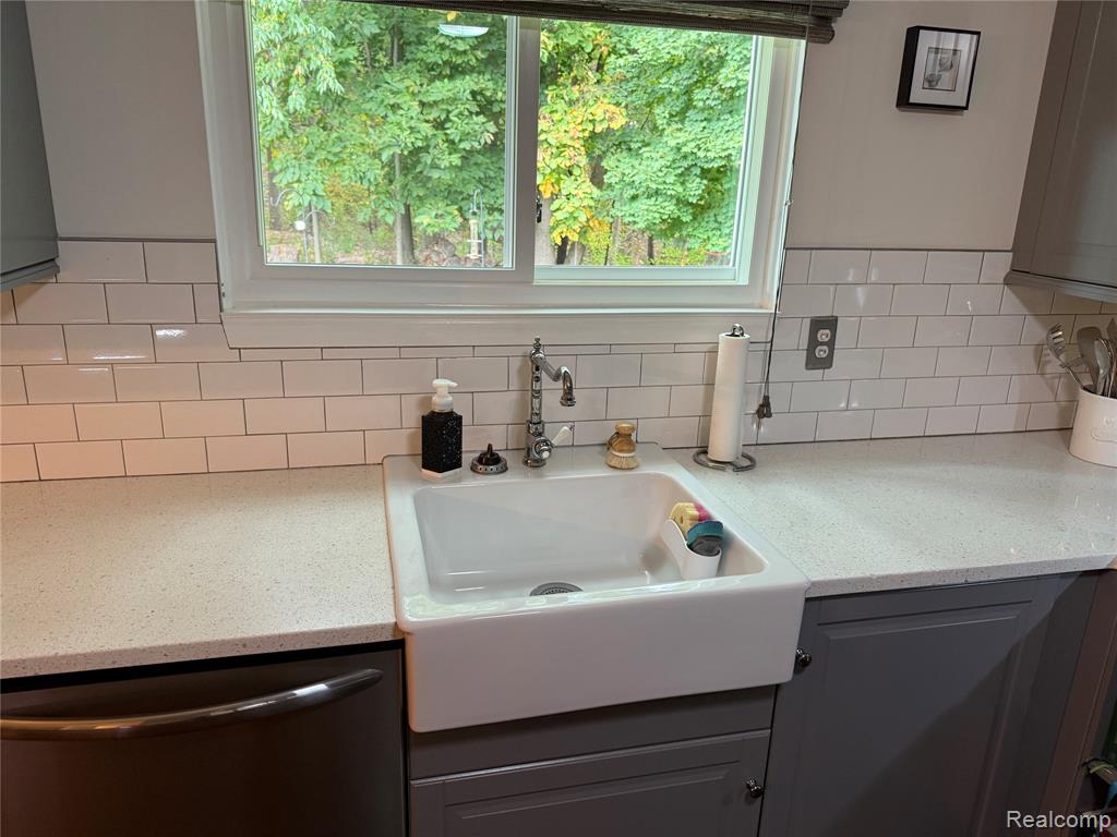 5540 Bostall Woods Drive, Rochester, MI 48306 — Photo 31
