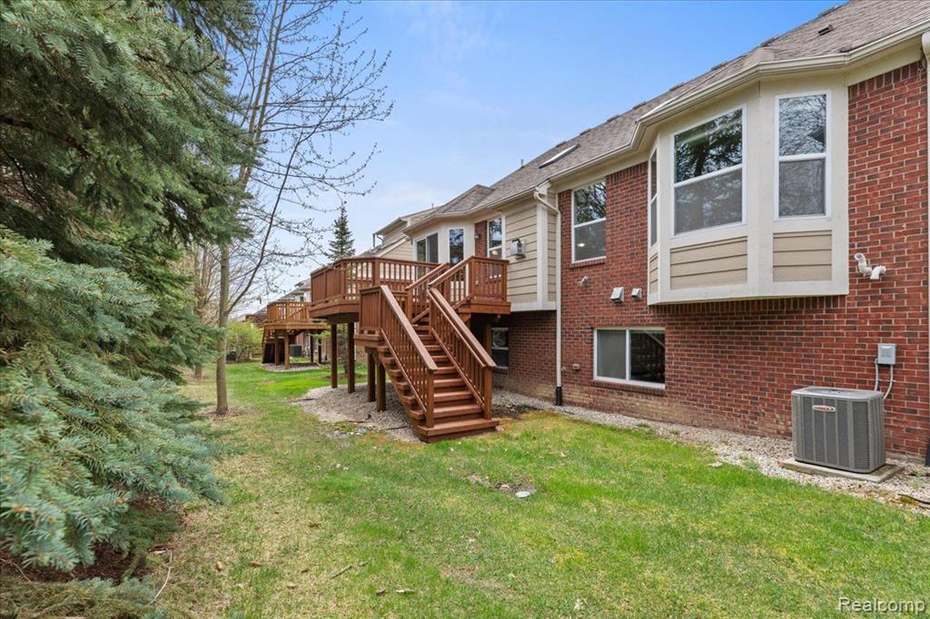 30216 VIEWCREST Drive, Novi, MI 48377 — Photo 37
