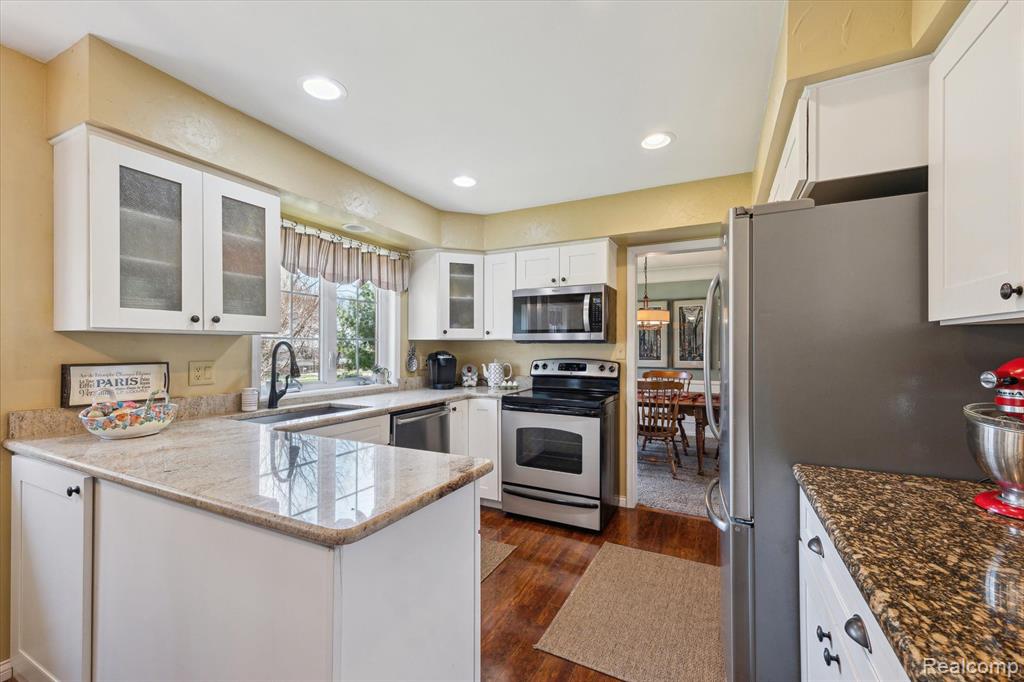 5675 Thorny Ash Road, Rochester, MI 48306 — Photo 11