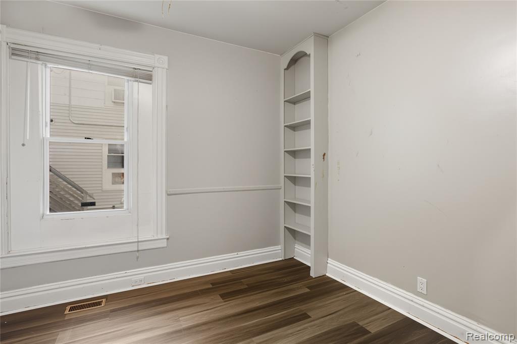 620 E 2ND Street, Flint, MI 48503 — Photo 25