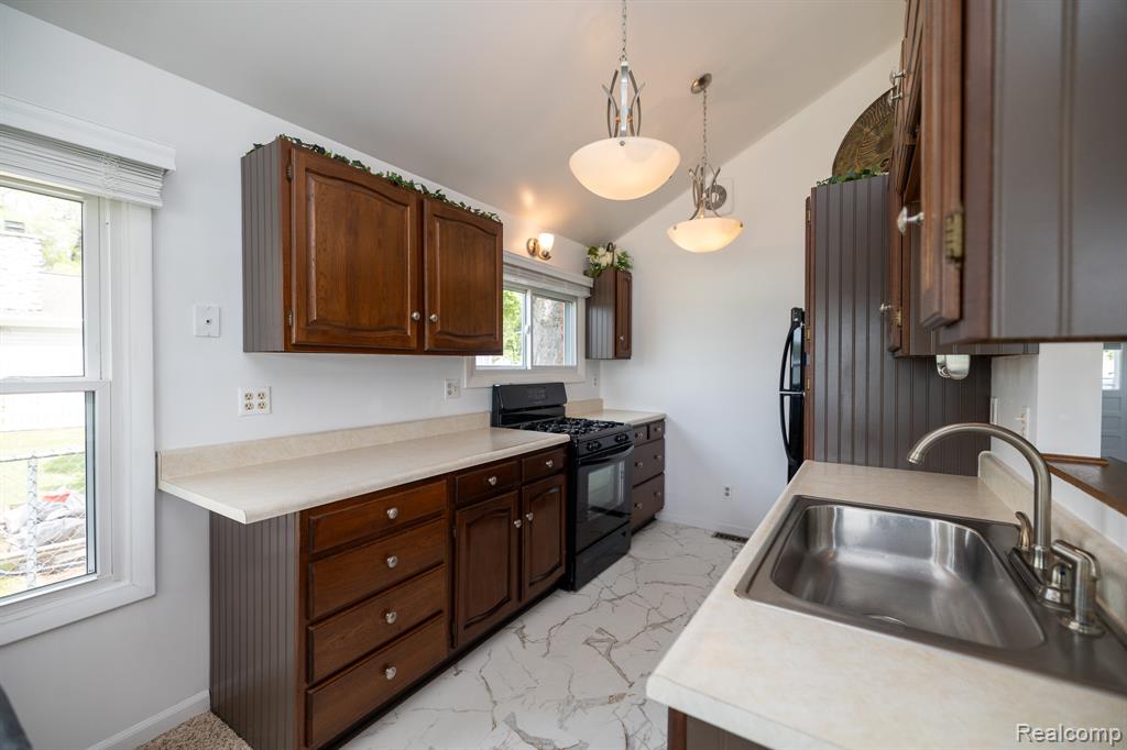 8691 Cooley Lake Road, Commerce Twp, MI 48382 — Photo 11