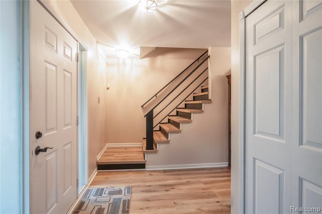 4621 Dickerson Avenue, Waterford, MI 48328 — Photo 4
