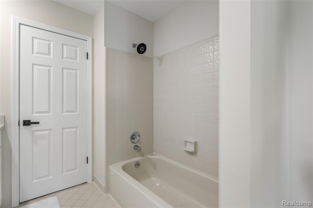 6890 Duchess Court, Troy, MI 48098 — Photo 41