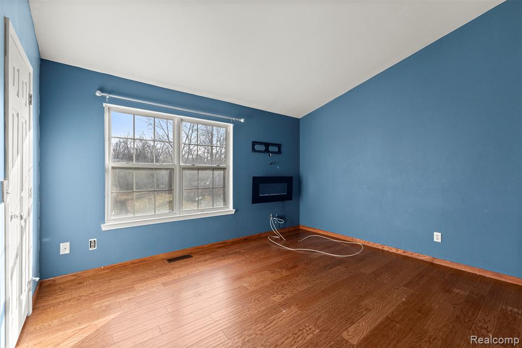 7595 Streamwood Drive, Ypsilanti, MI 48197 — Photo 23