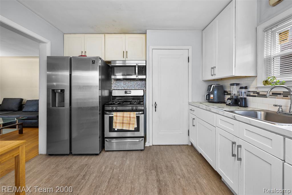 7555 Mayfair Street, Taylor, MI 48180 — Photo 11