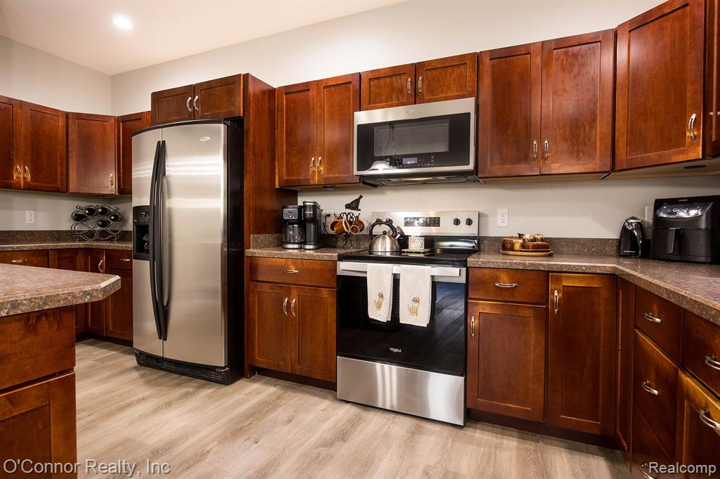 910 Hunter Court, Marysville, MI 48040 — Photo 14