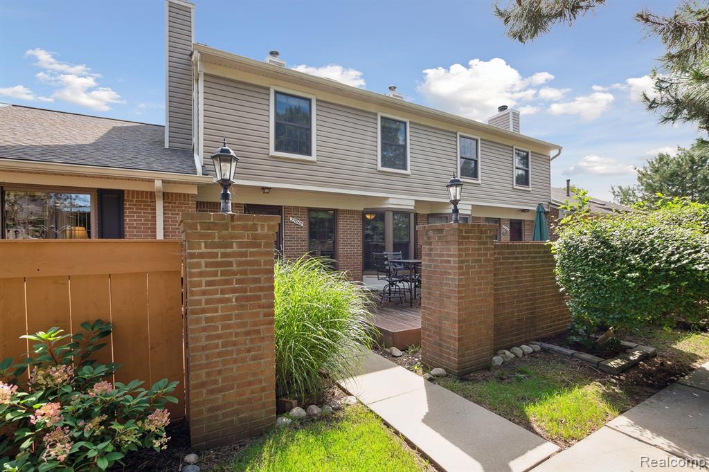 22040 EDGEWATER, Novi, MI — Photo 2