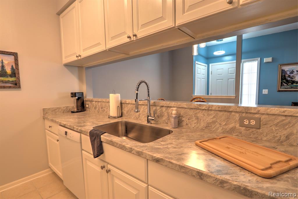 23074 FAIRLANE Boulevard, 6, Woodhaven, MI 48183 — Photo 16