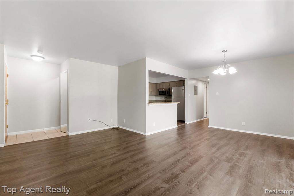 8657 Kennedy Circle, Warren, MI 48093 — Photo 9