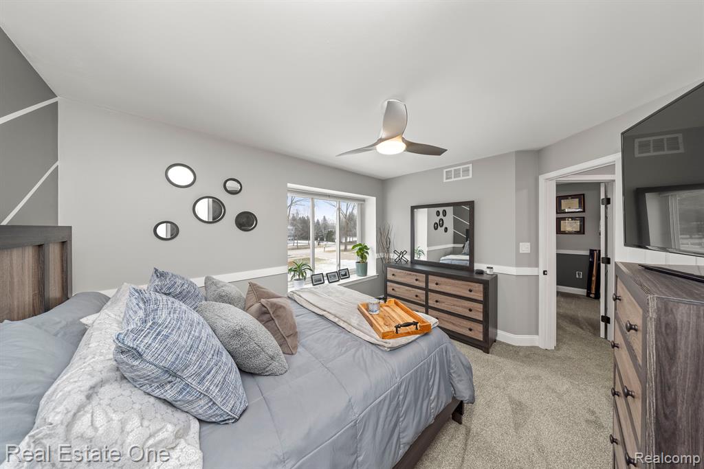 4083 W MAPLE Road, Wixom, MI 48393 — Photo 31