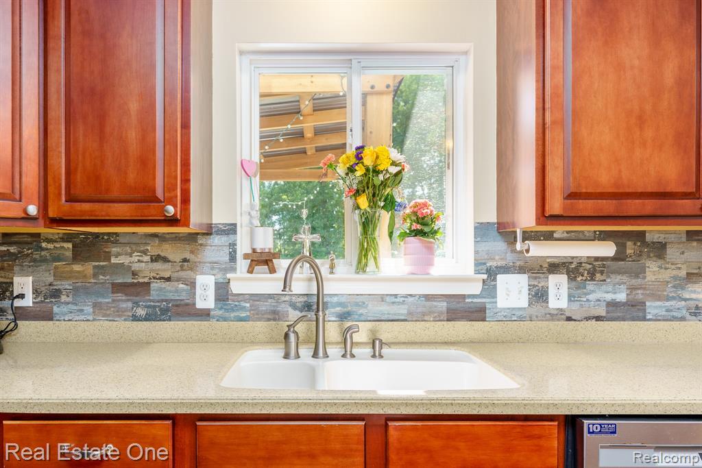 442 Ridgewood Drive S, Ortonville, MI 48462 — Photo 11