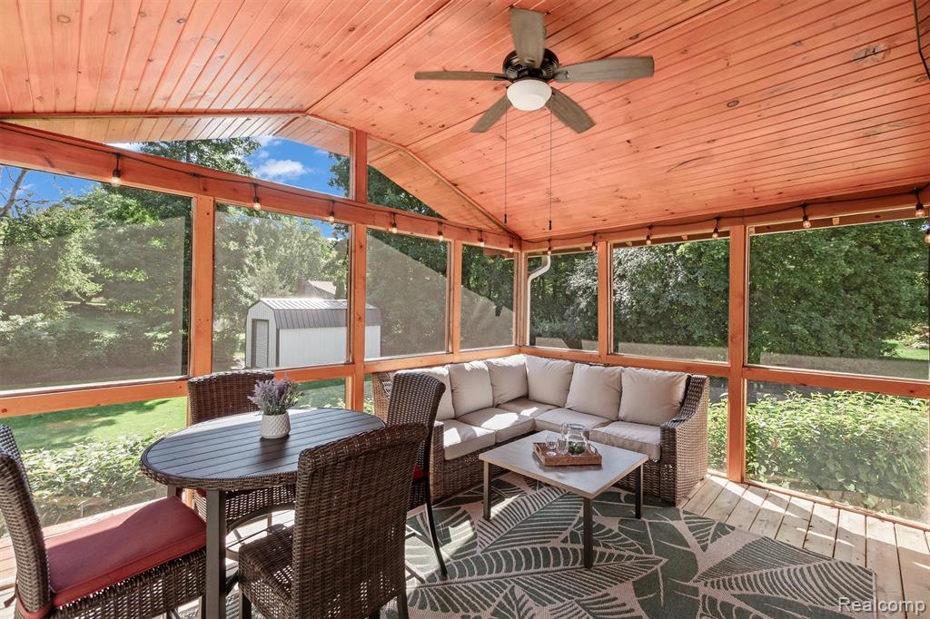 4778 Greenview Court, Commerce Twp, MI 48382 — Photo 11
