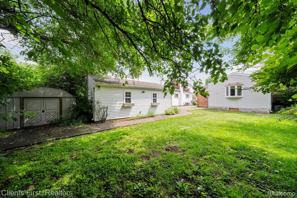 939 Deering Street, Garden City, MI — Photo 24