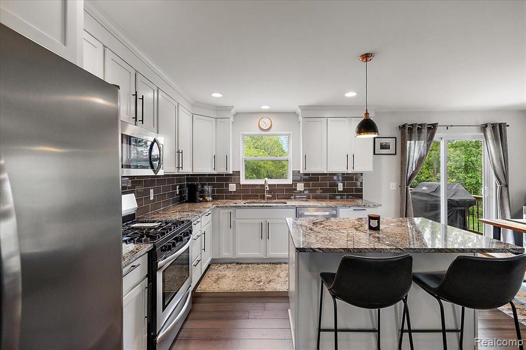 7611 Peninsula, Waterford, MI 48327 — Photo 15