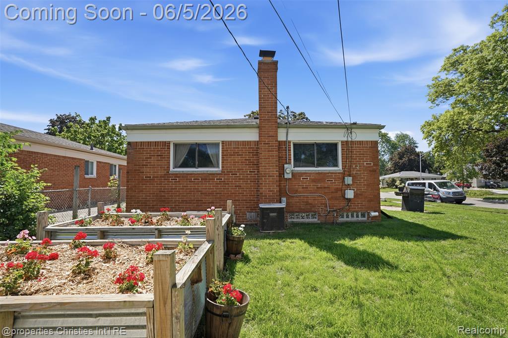 8982 Beatrice Street, Livonia, MI 48150 — Photo 31